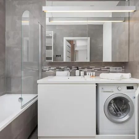 Spacious Aleja Rzeczypospolitej With Balcony By Renters Apartamento Gdańsk