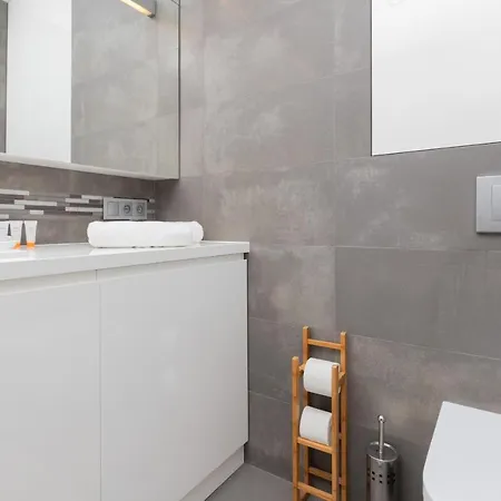 Spacious Aleja Rzeczypospolitej With Balcony By Renters Gdańsk