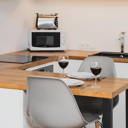 Spacious Aleja Rzeczypospolitej With Balcony By Renters