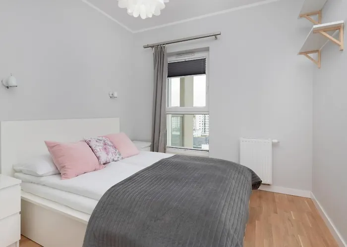 Spacious Aleja Rzeczypospolitej With Balcony By Renters * Gdansk