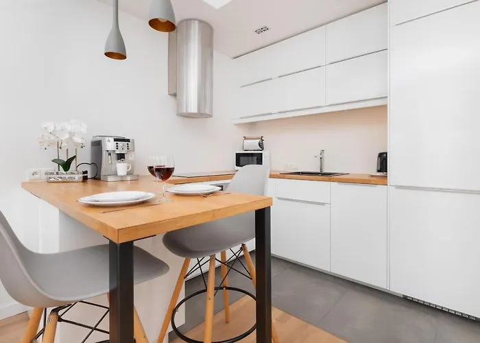 Spacious Aleja Rzeczypospolitej With Balcony By Renters Apartamento Gdansk