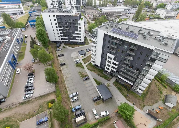 Spacious Aleja Rzeczypospolitej With Balcony By Renters Apartamento