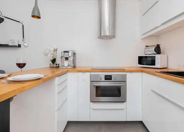 Spacious Aleja Rzeczypospolitej With Balcony By Renters Apartamento Gdansk