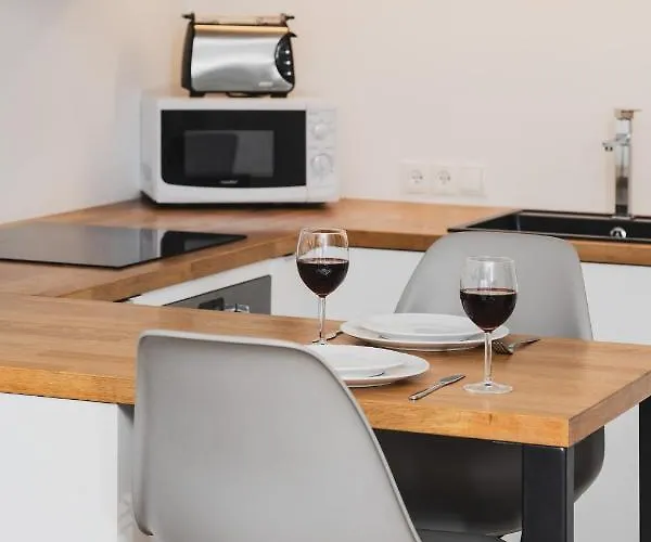 Spacious Aleja Rzeczypospolitej With Balcony By Renters