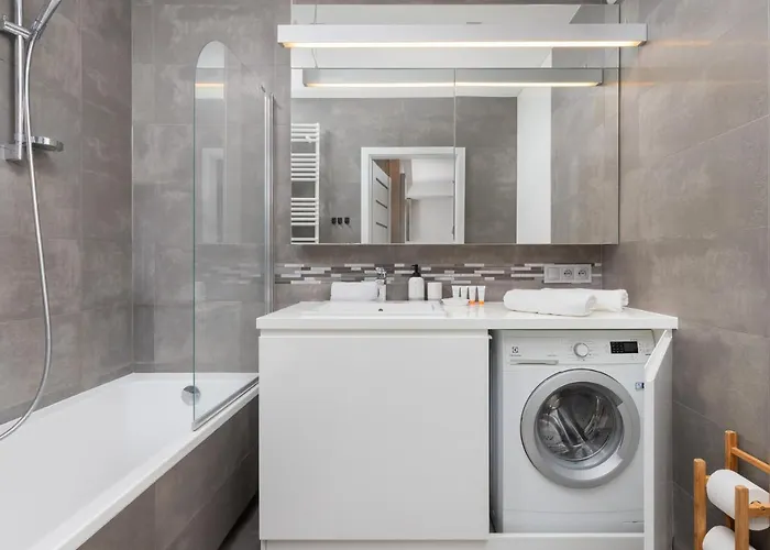 Spacious Aleja Rzeczypospolitej With Balcony By Renters Apartamento Gdansk