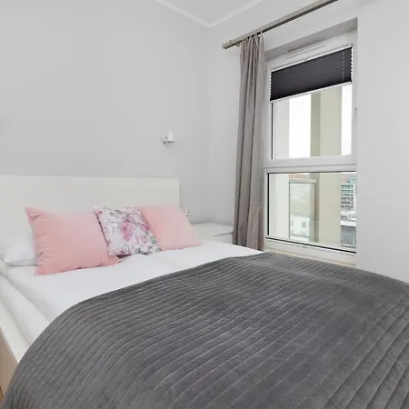 Appartement Spacious Aleja Rzeczypospolitej With Balcony By Renters Gdańsk